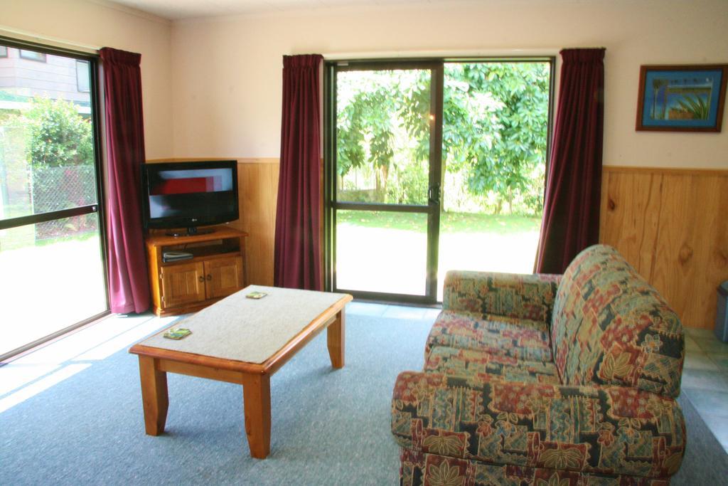 Whangarei Top 10 Holiday Park Room photo